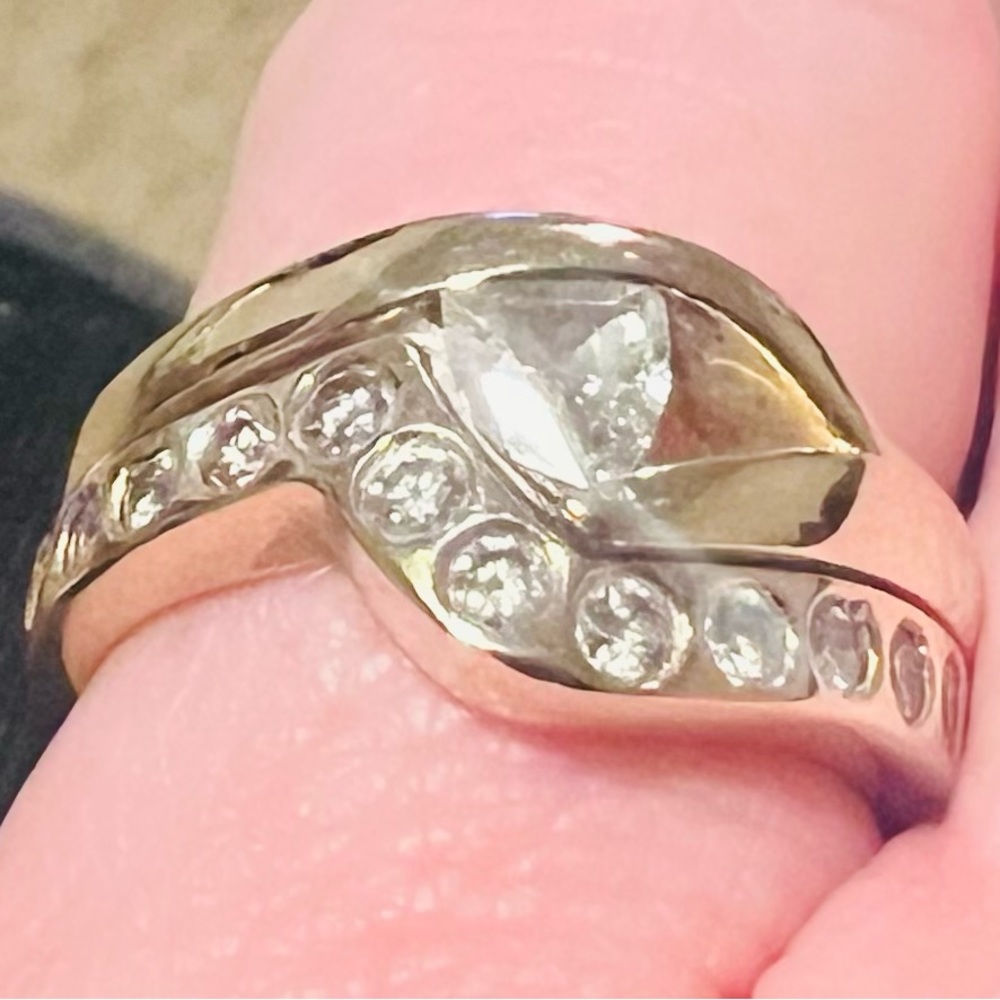 BEAUTIFUL WEDDING SET. Trillion cut diamond